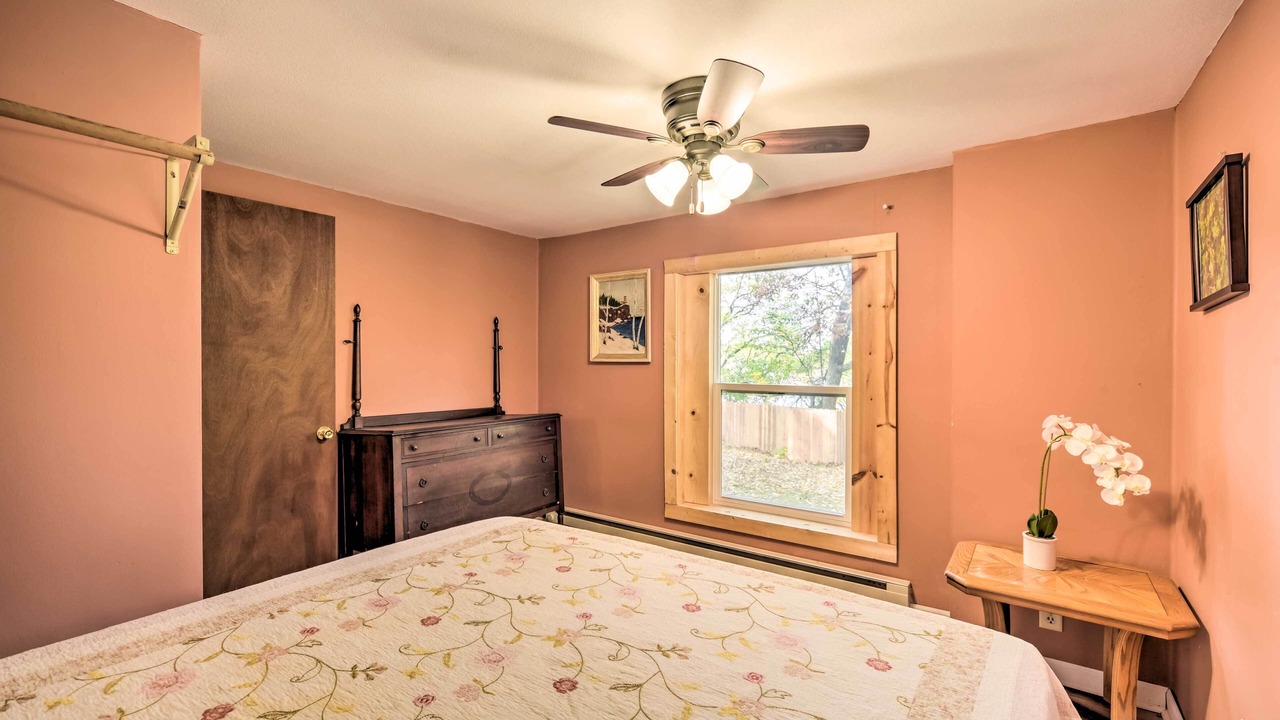 Photo of Bedroom in Dresser