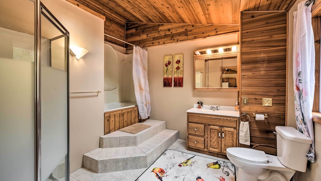 Photo of Bathroom in Dresser