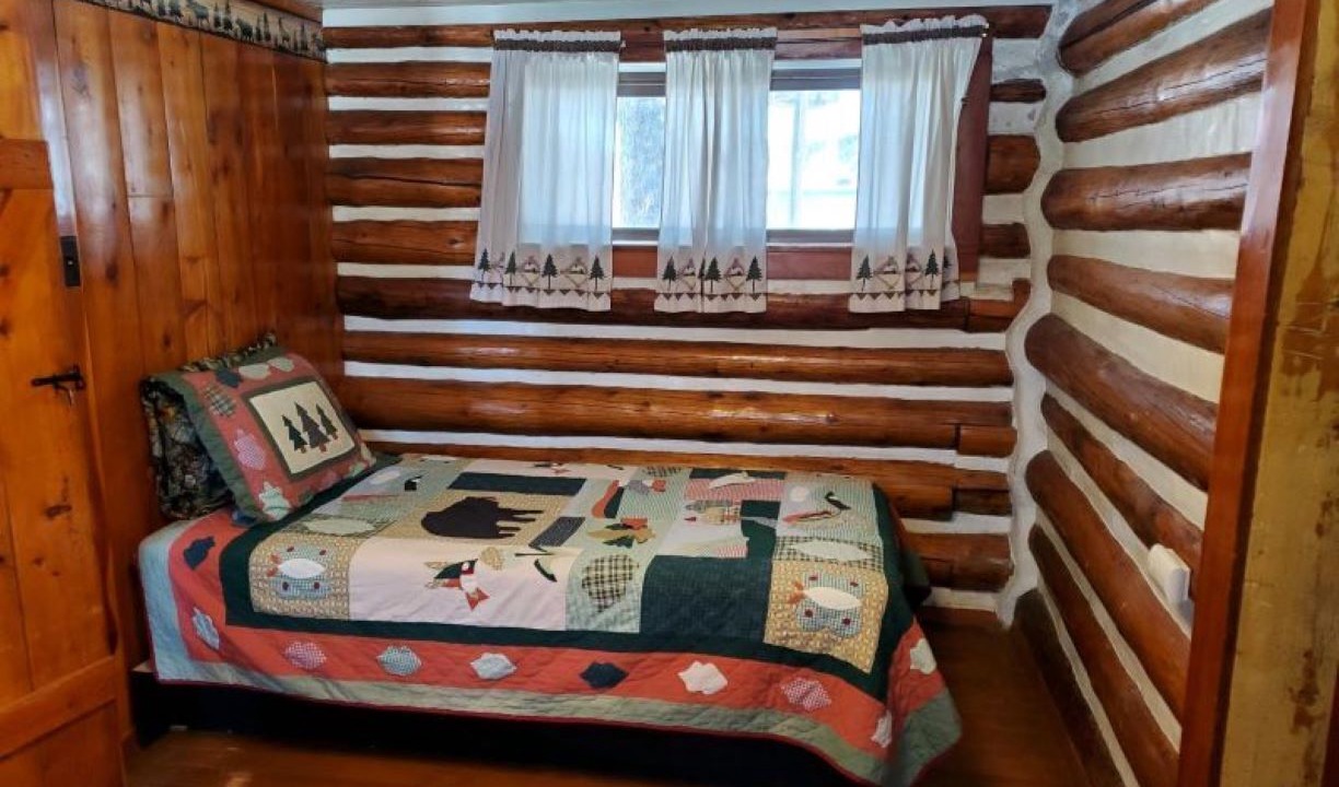 Photo of Bedroom in South Fork