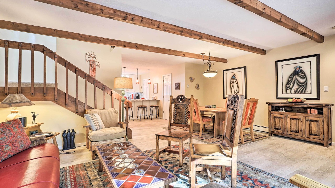 Photo of Livingroom in Northeast Santa Fe