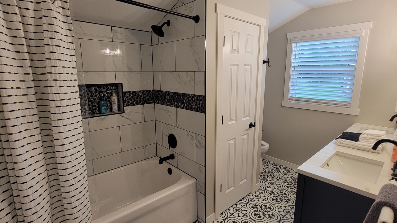 Photo of Bathroom in Motley