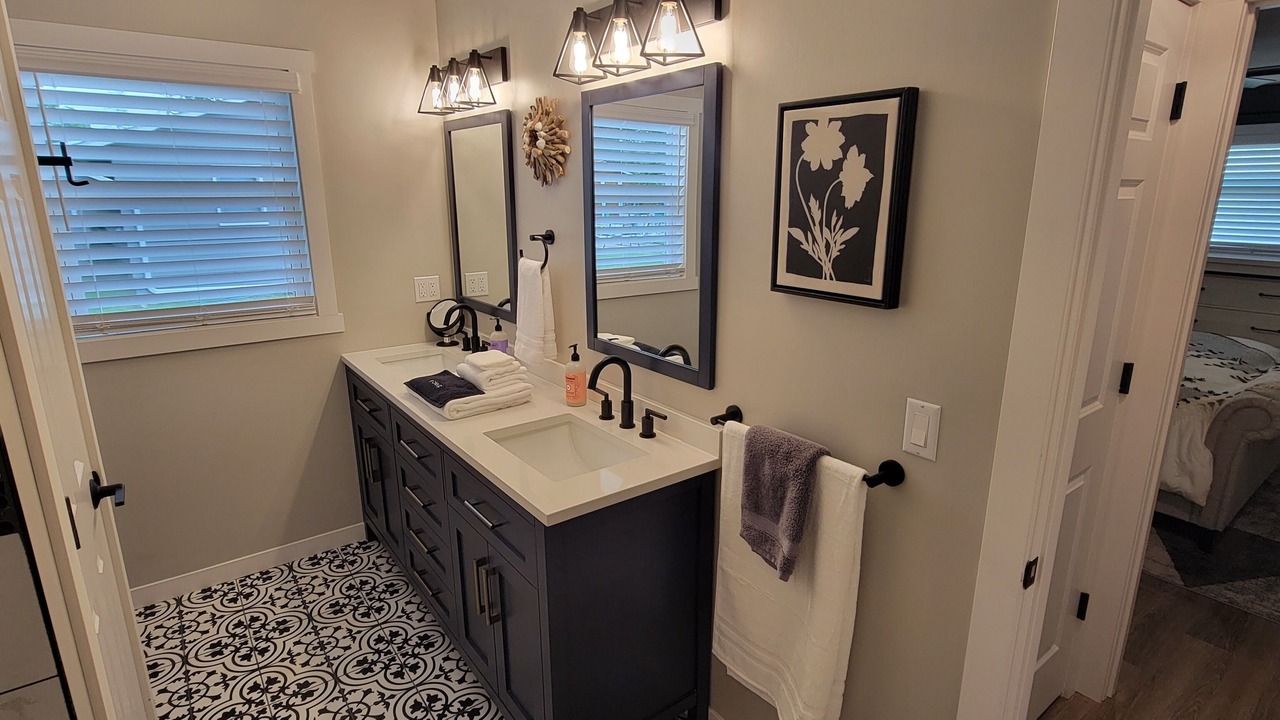 Photo of Bathroom in Motley