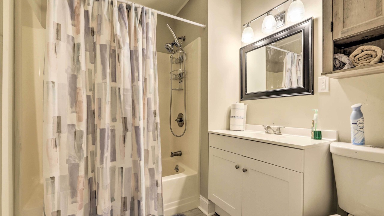 Photo of Bathroom in Memorial Square