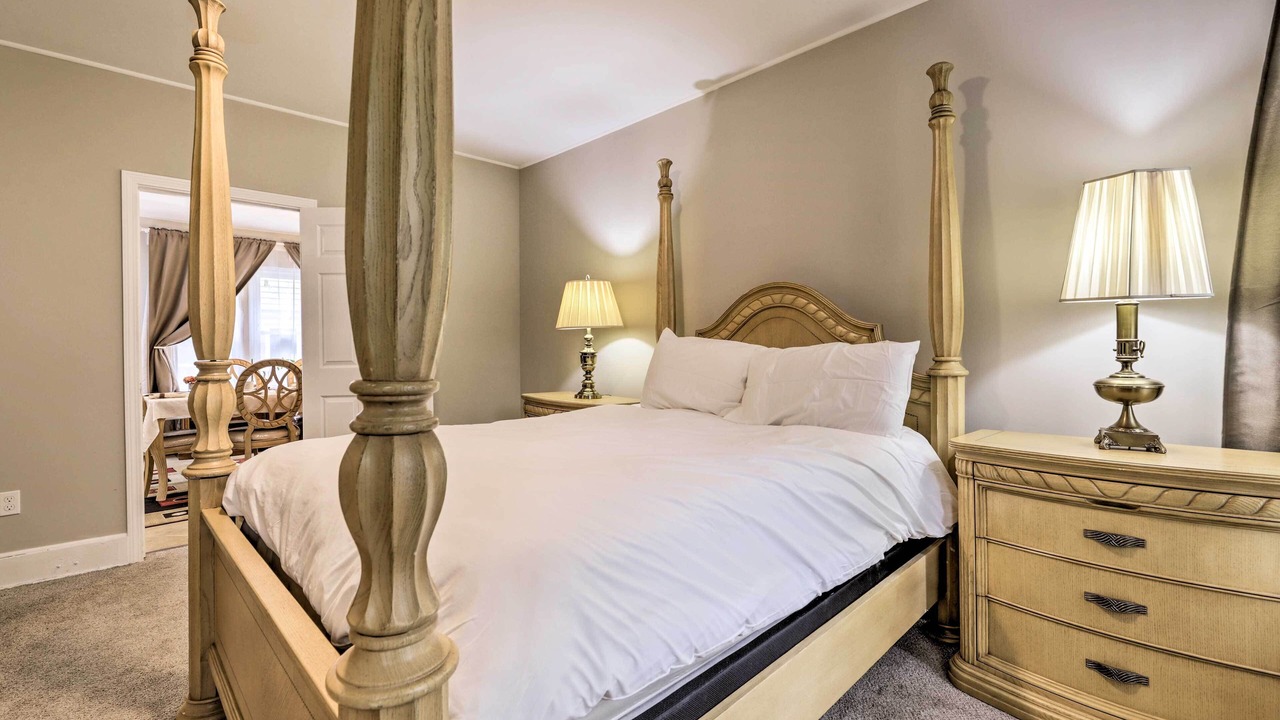 Photo of Bedroom in Memorial Square