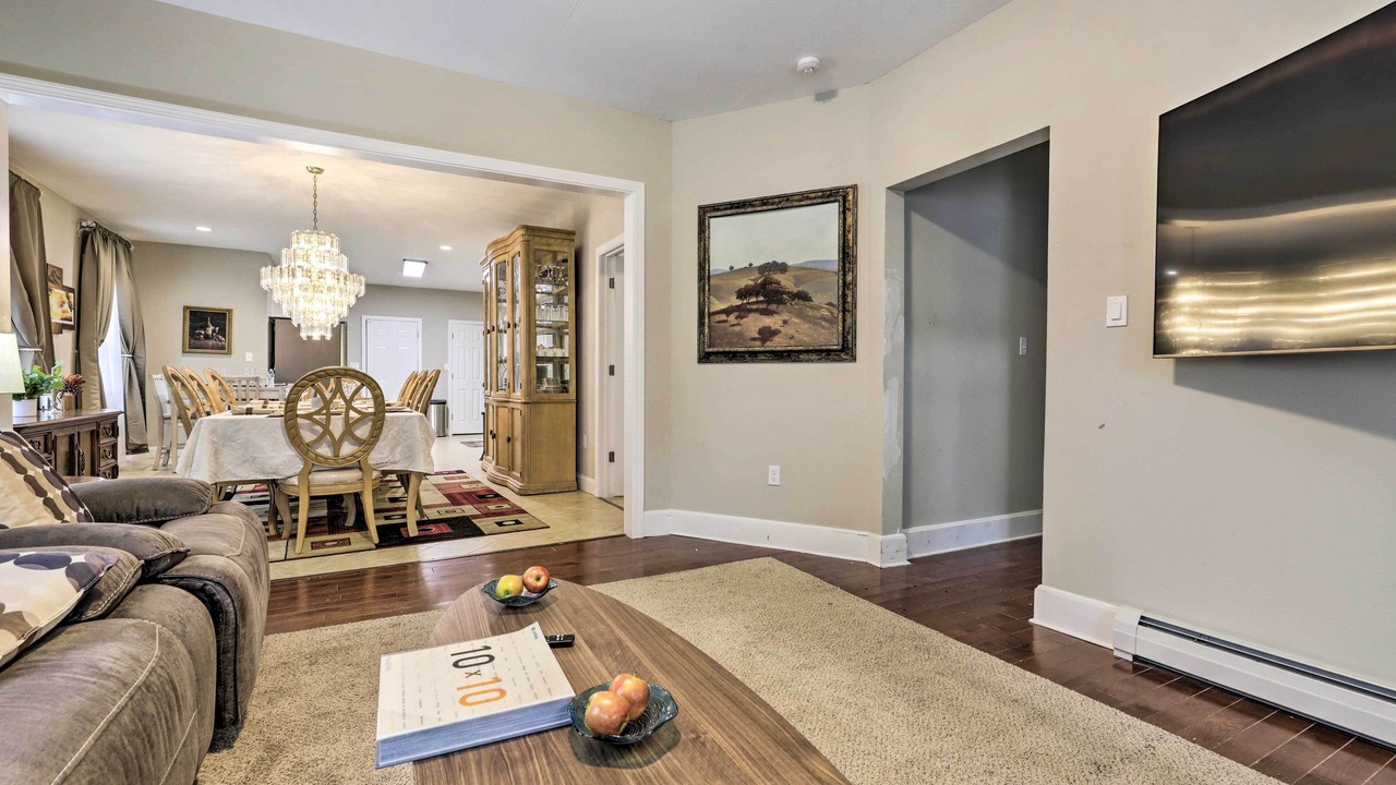 Photo of Livingroom in Memorial Square
