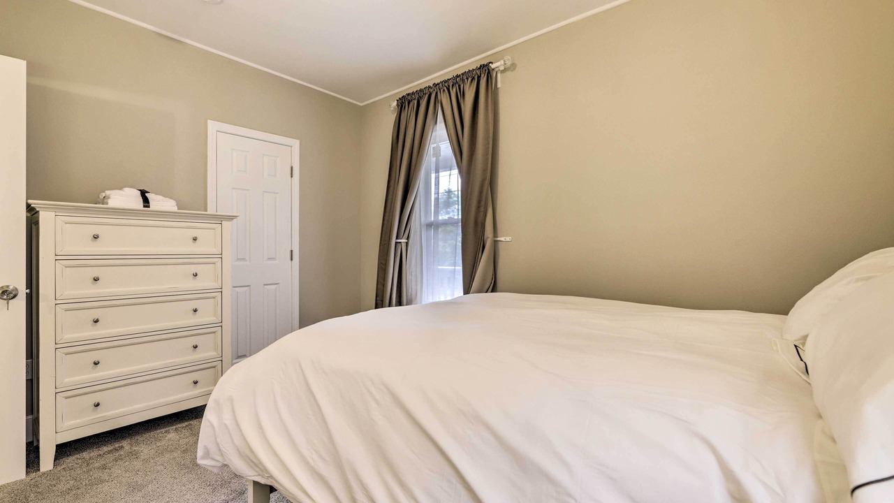 Photo of Bedroom in Memorial Square