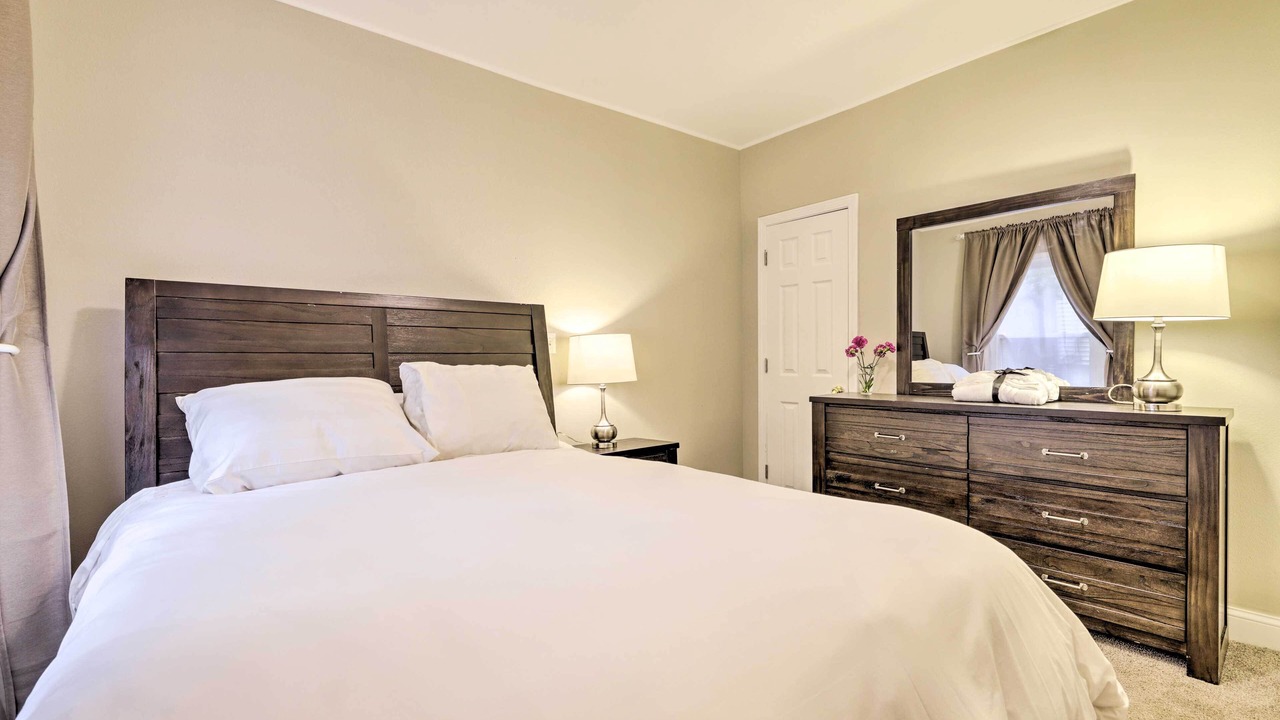 Photo of Bedroom in Memorial Square