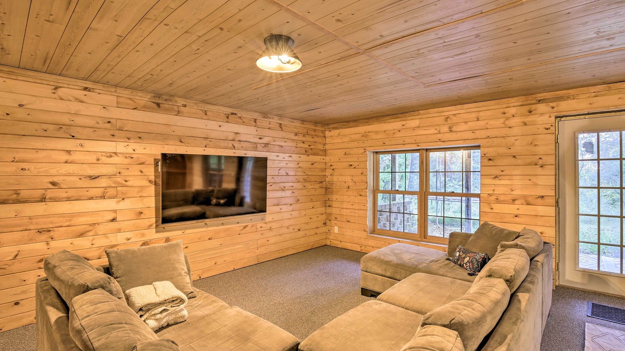 Photo of Livingroom in Lake City
