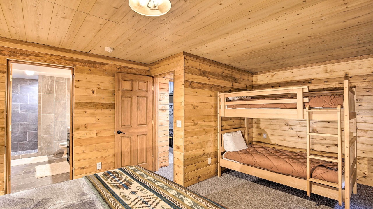 Photo of Bedroom in Lake City