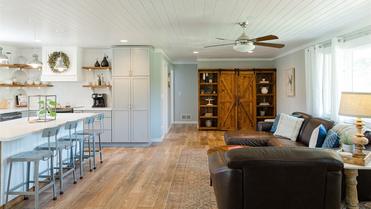 Photo of Livingroom in Helmsburg
