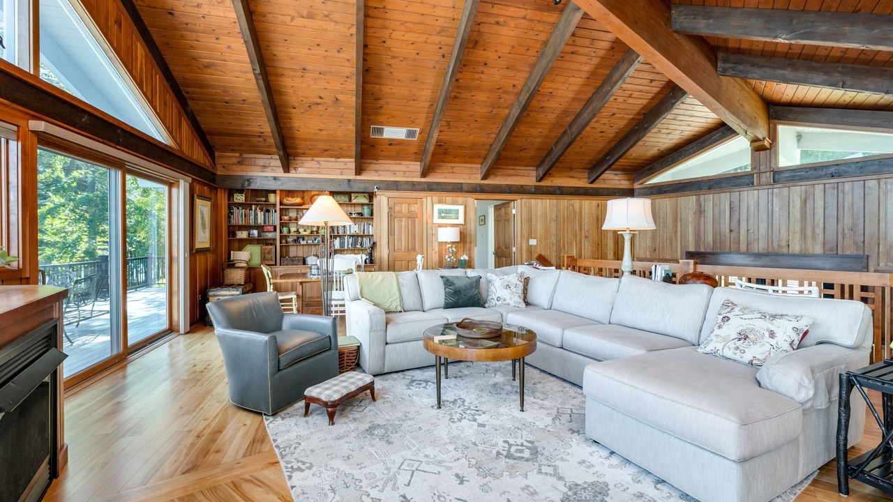 Photo of Livingroom in Meredith