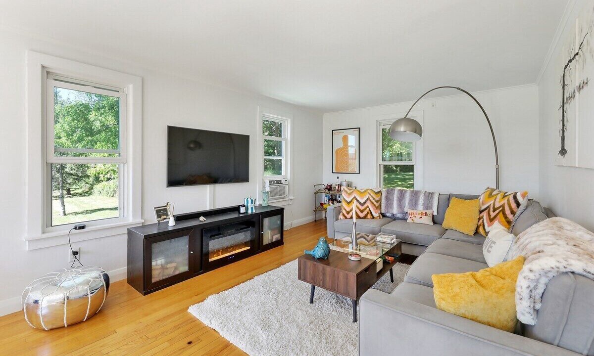 Photo of Livingroom in Lanesborough