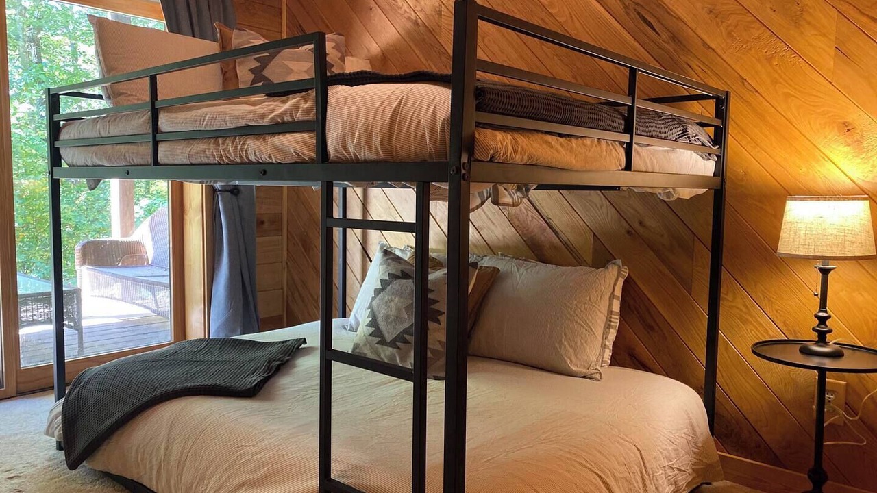Photo of Bedroom in Laurelville