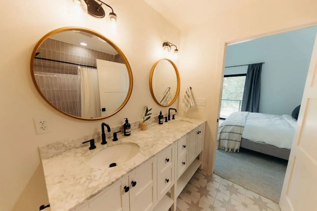 Photo of Bathroom in Alexandria
