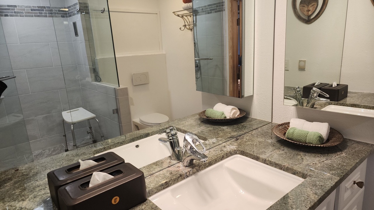 Photo of Bathroom in Canoncito