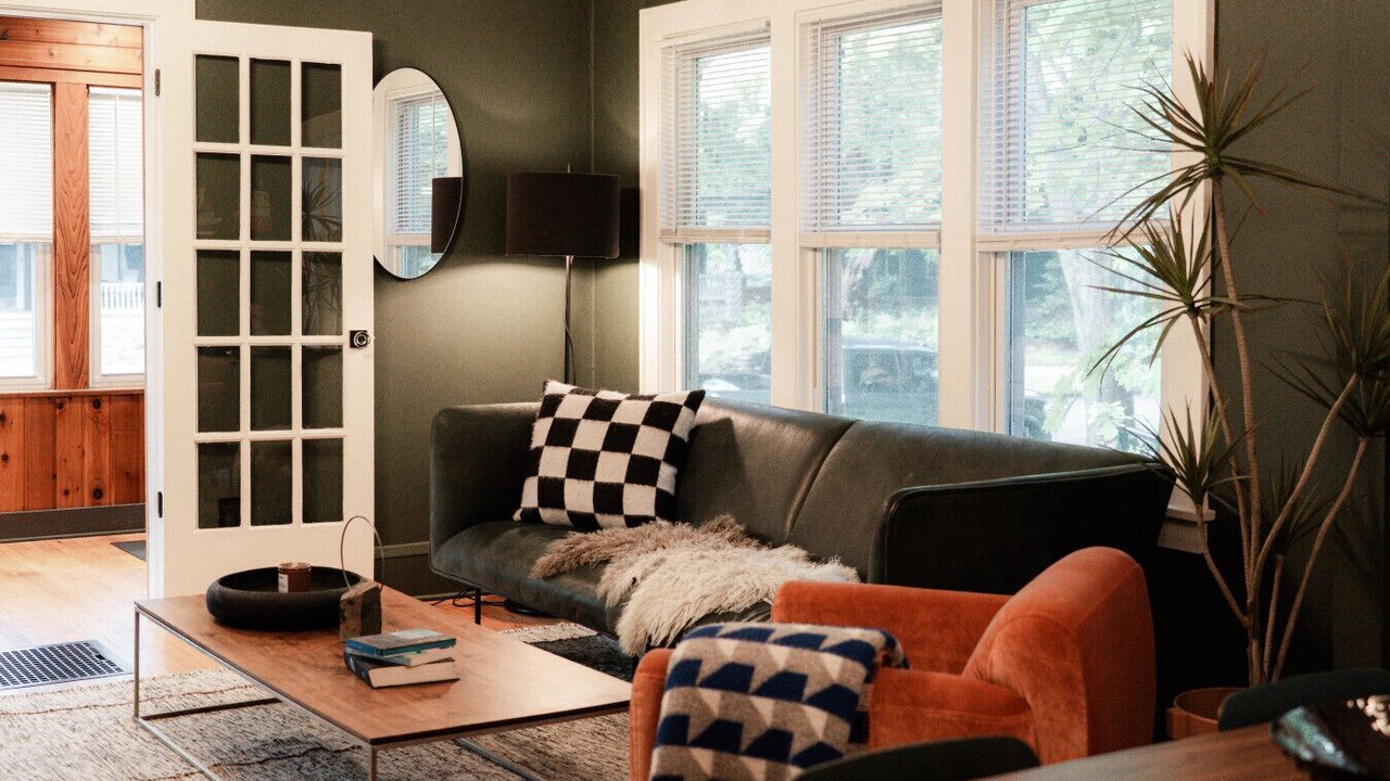 Photo of Livingroom in Summit - University