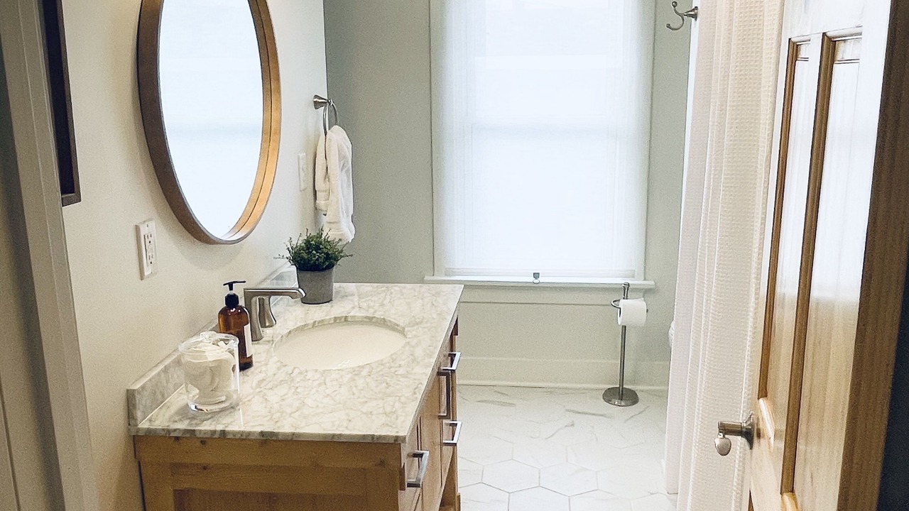 Photo of Bathroom in Kutzky Park