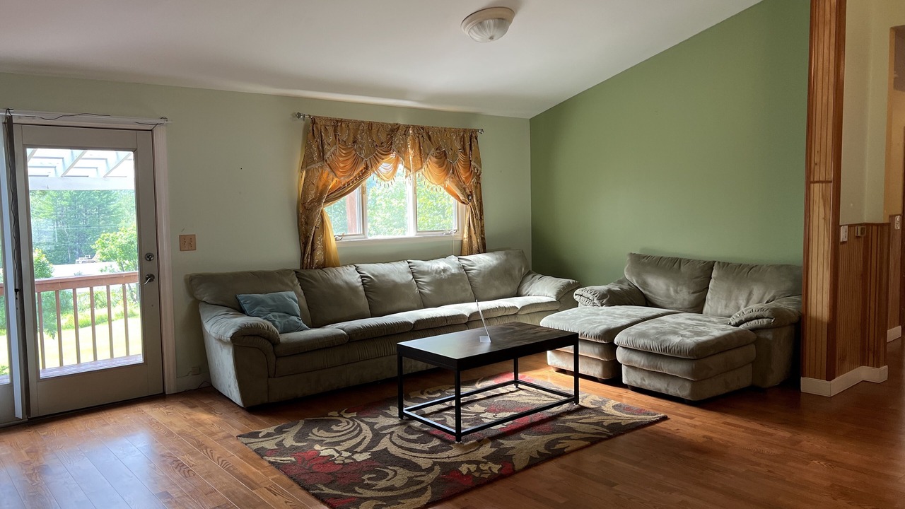 Photo of Livingroom in Town of Chesterfield