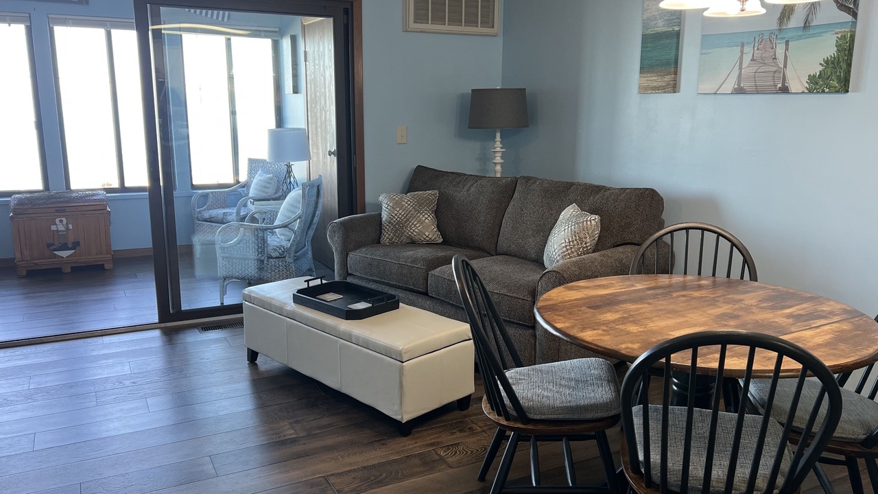 Photo of Livingroom in Port Clinton