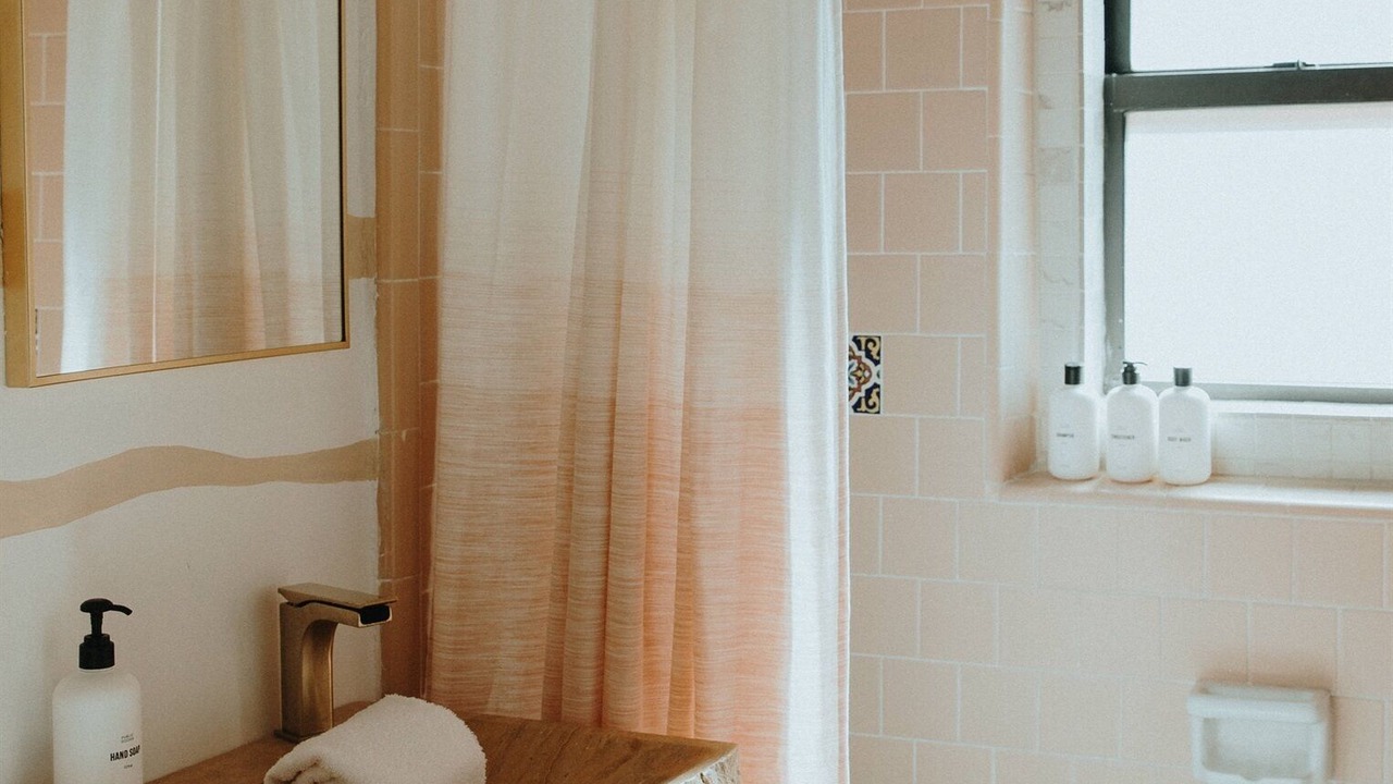 Photo of Bathroom in Sawmill Area