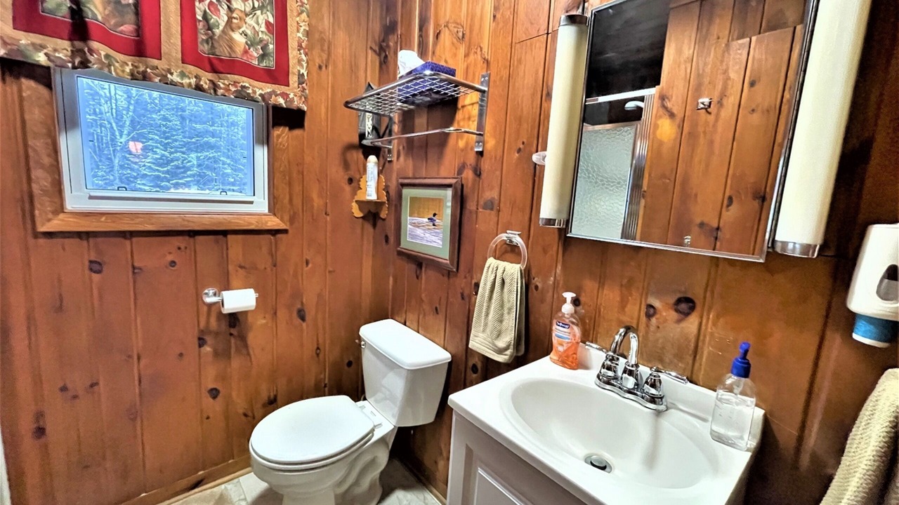 Photo of Bathroom in Park Falls