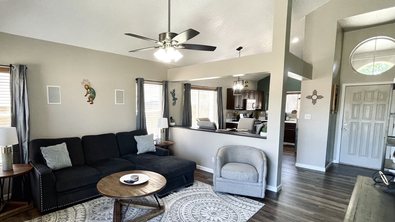 Photo of Livingroom in Alban Hills