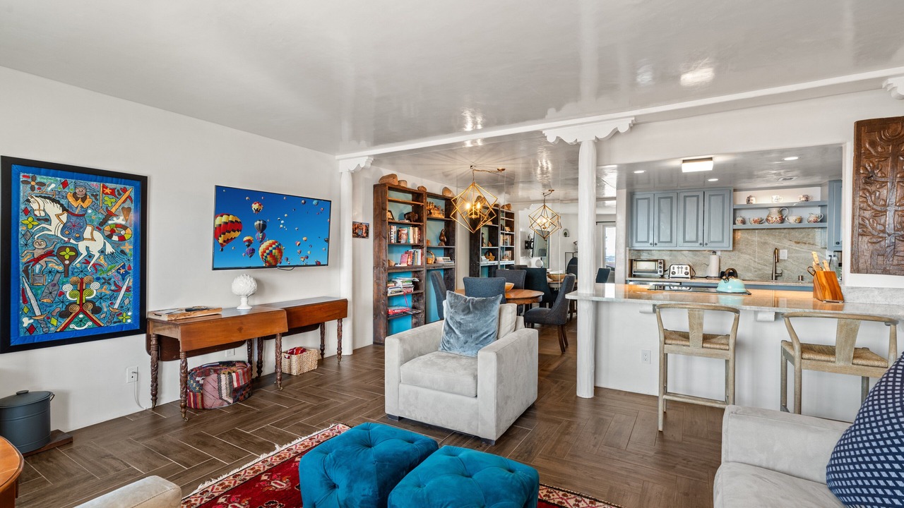 Photo of Livingroom in Historic Eastside