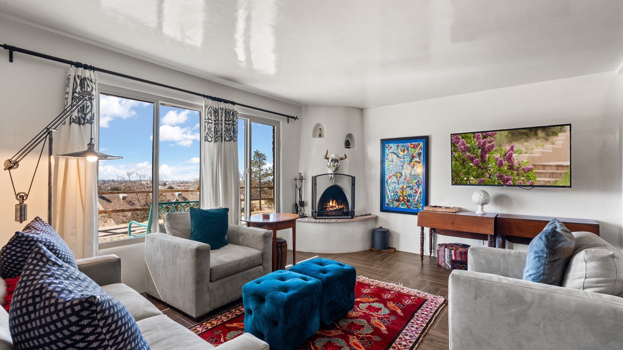 Photo of Livingroom in Historic Eastside