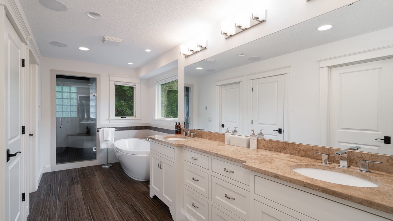 Photo of Bathroom in Cedar-Isles-Dean