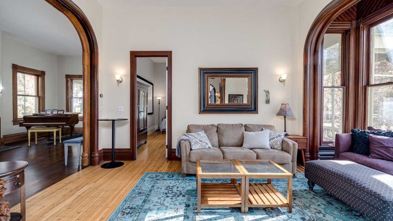 Photo of Bedroom in Summit - University