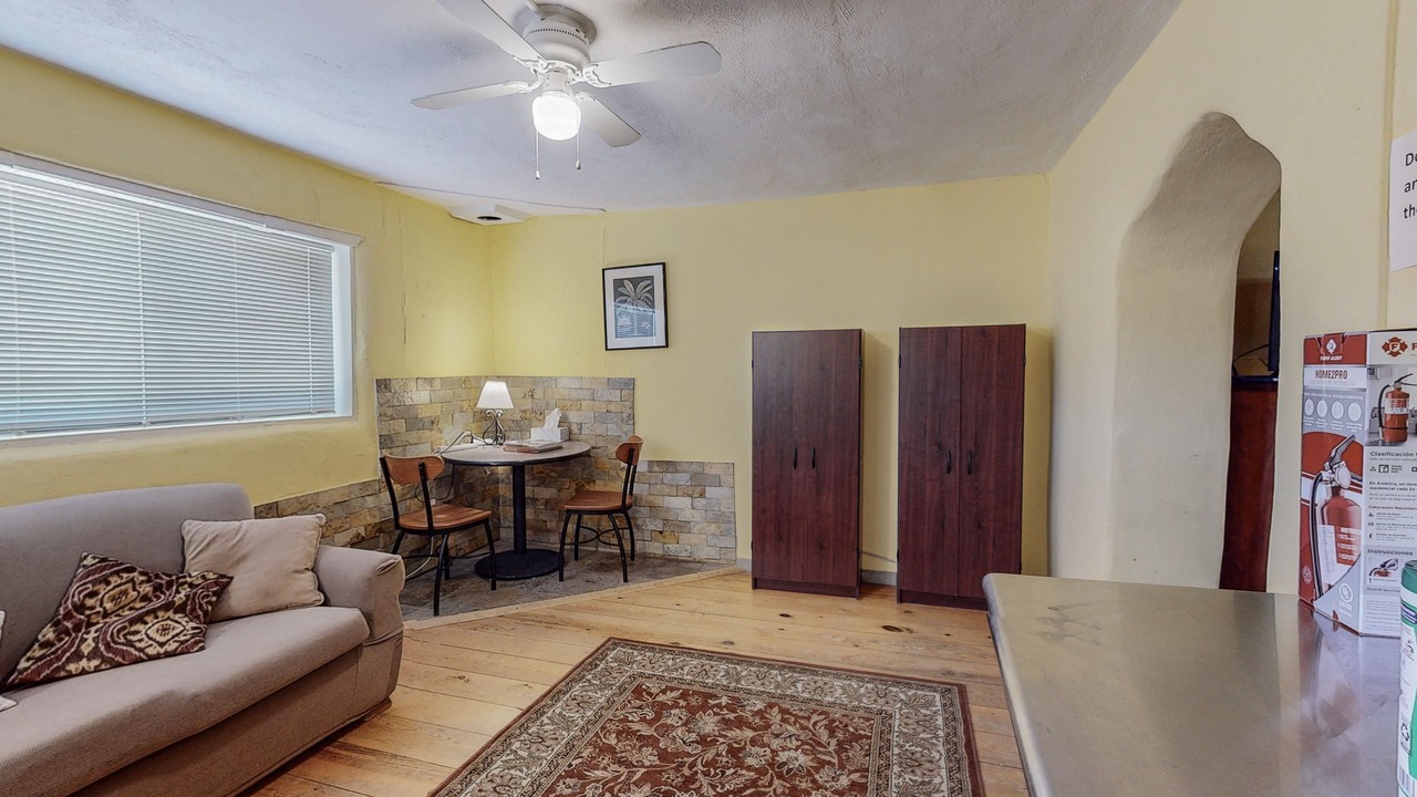 Photo of Livingroom in South Capitol