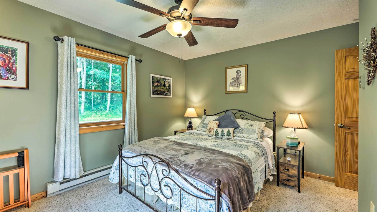 Photo of Bedroom in Slatyfork Farm