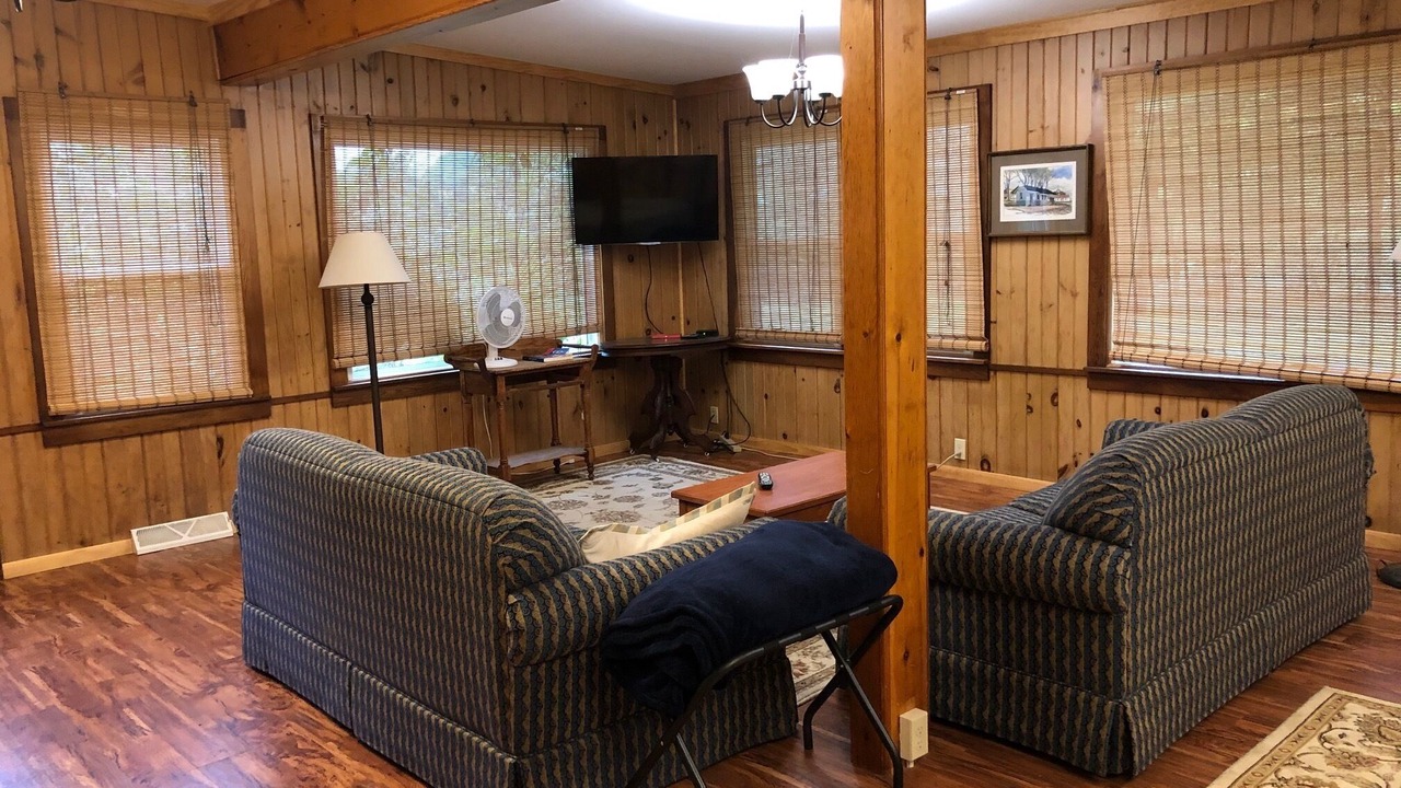 Photo of Livingroom in Lansing