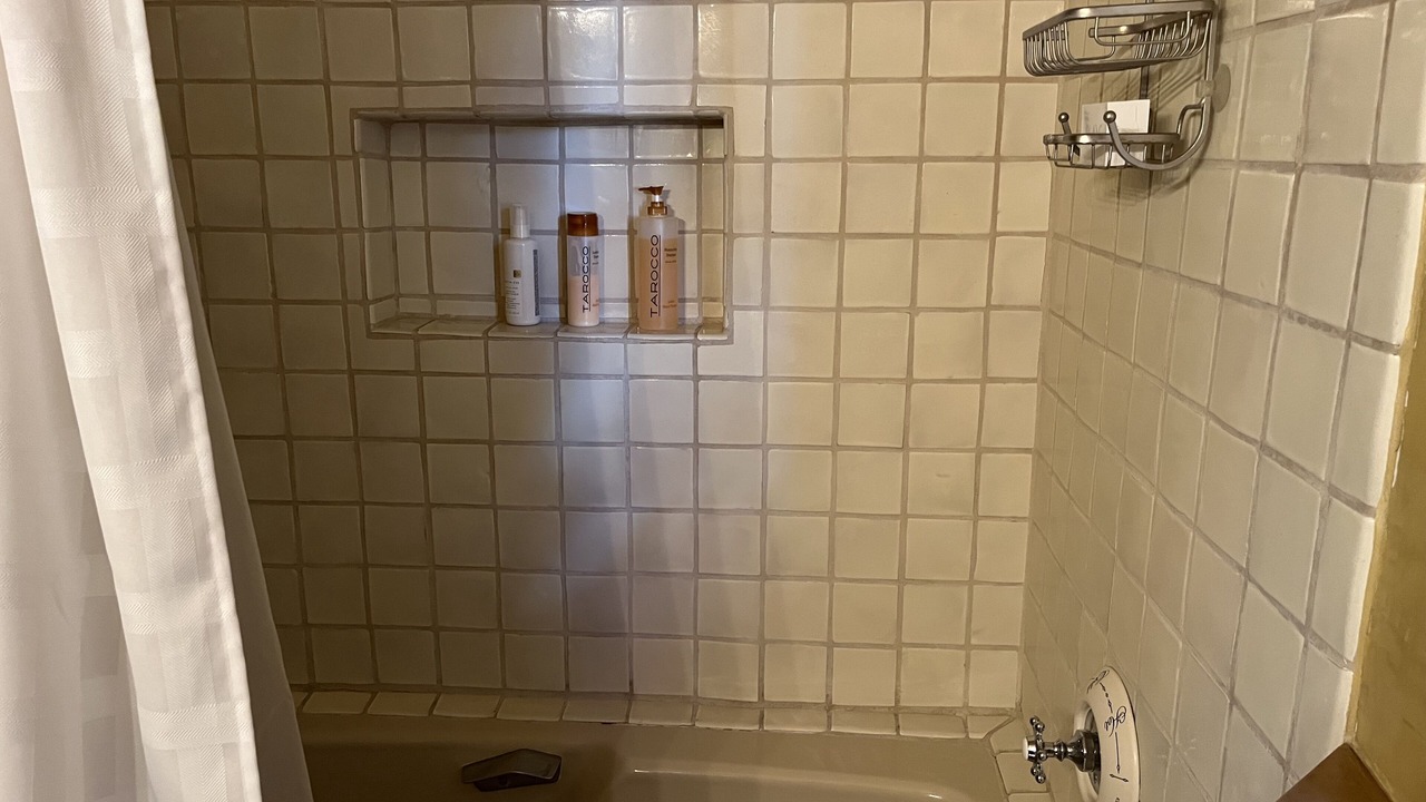 Photo of Bathroom in Canoncito