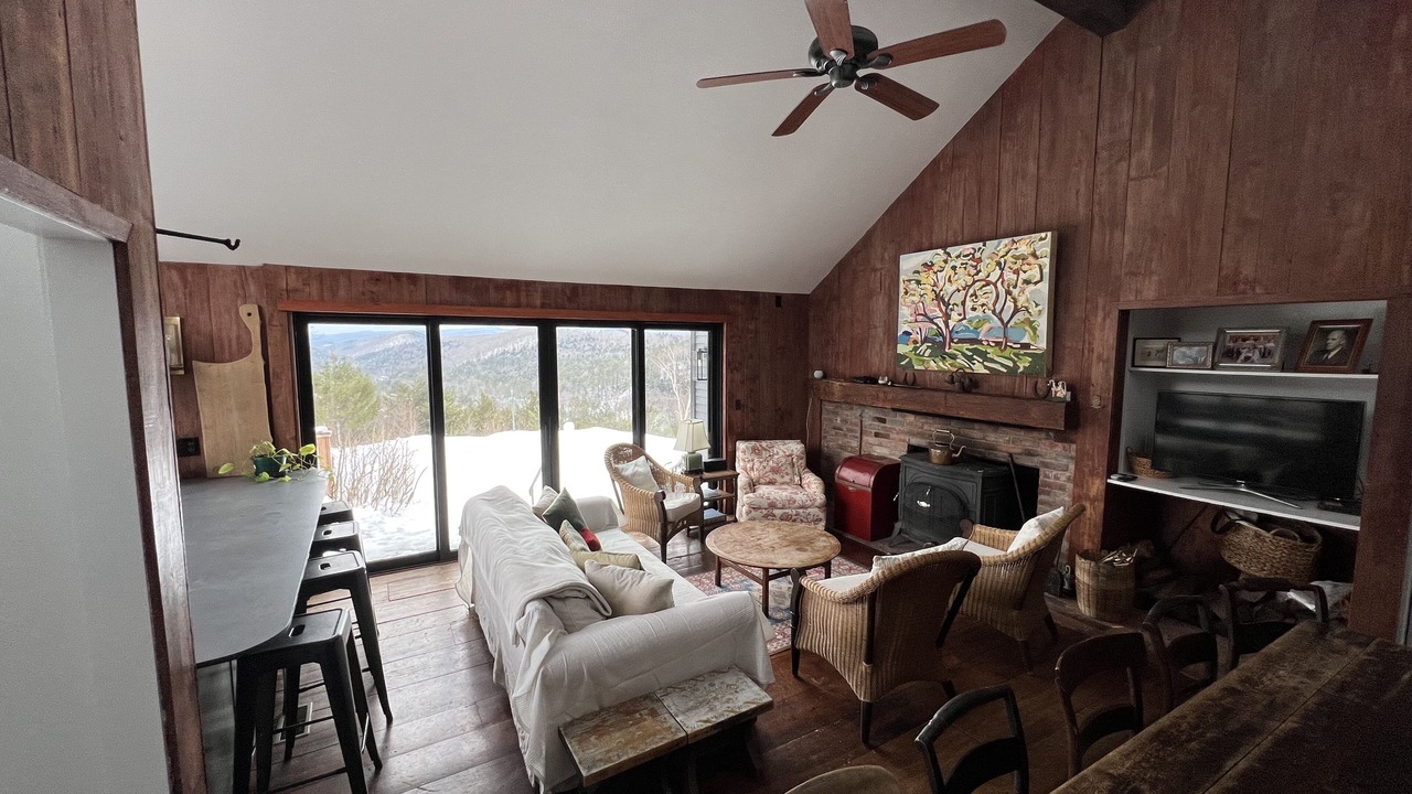Photo of Livingroom in South Londonderry