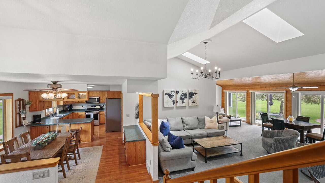 Photo of Livingroom in Black Wolf