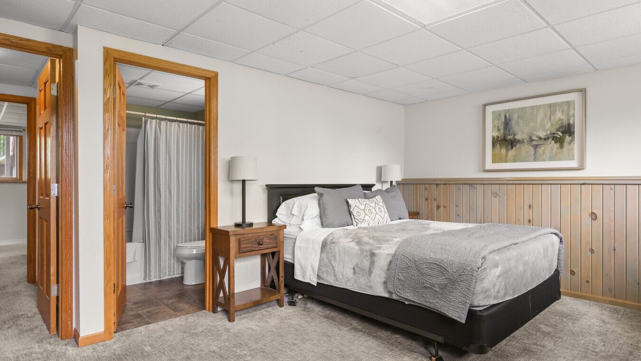 Photo of Bedroom in Black Wolf