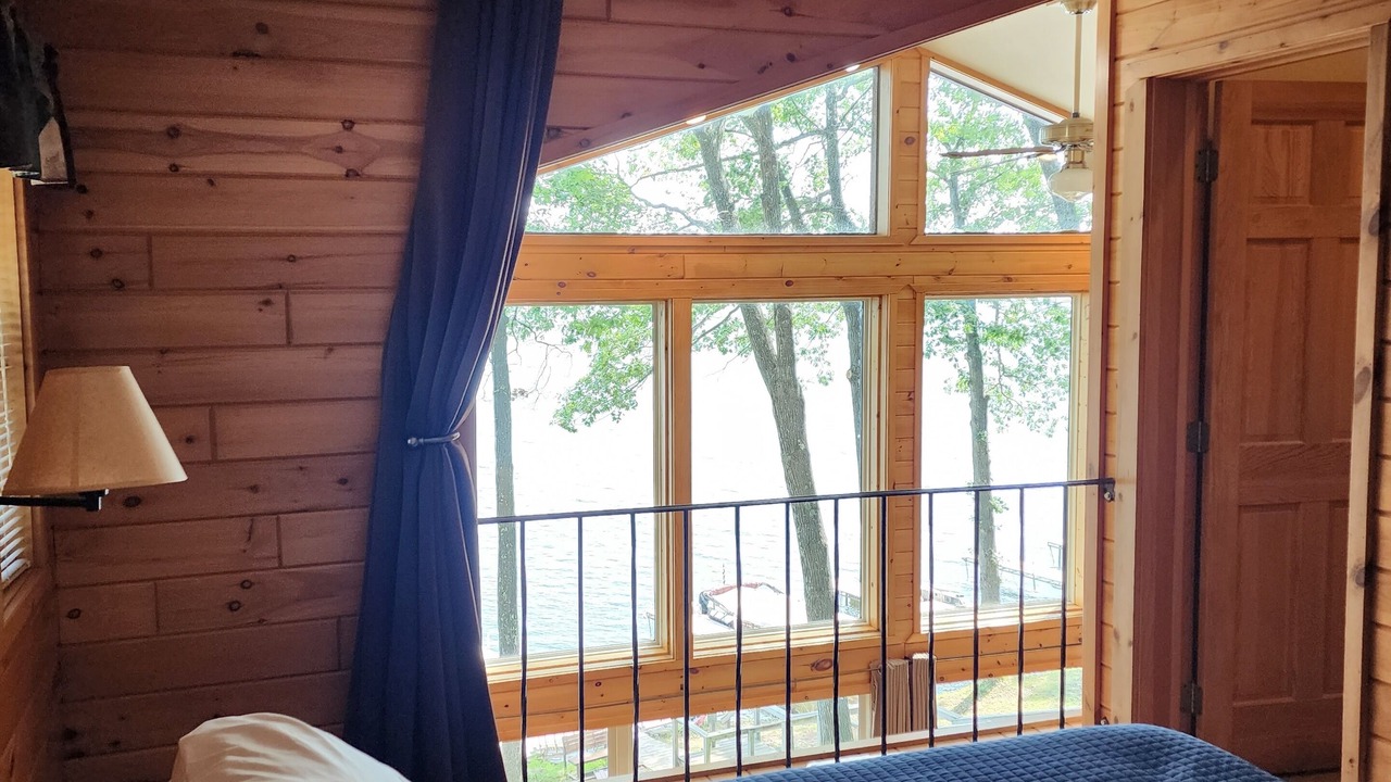 Photo of Bedroom in Chief Lake