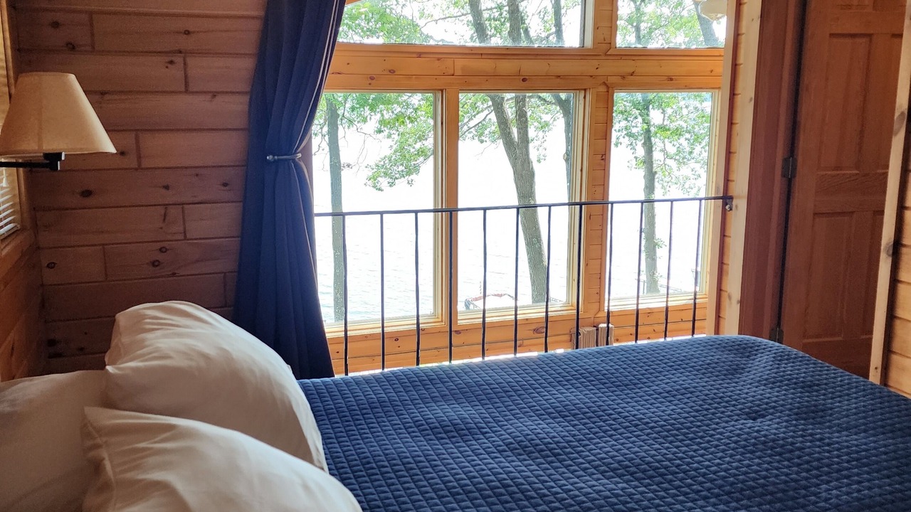 Photo of Bedroom in Chief Lake