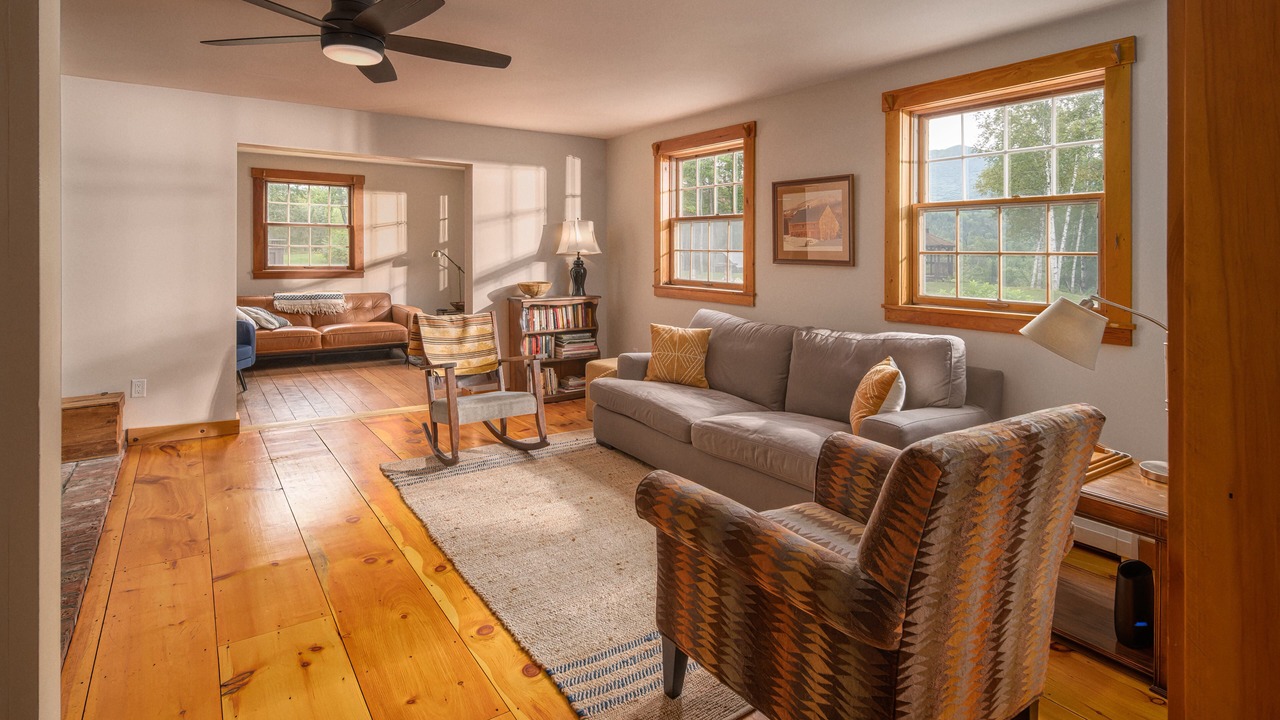 Photo of Livingroom in East Burke