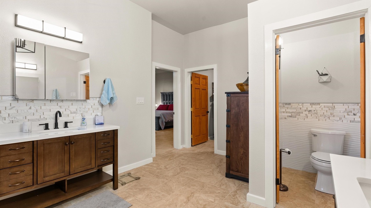 Photo of Bathroom in Canoncito