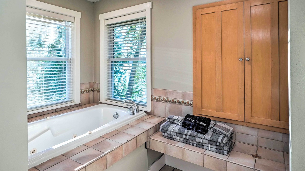 Photo of Bathroom in Mound