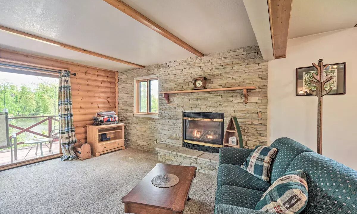 Photo of Livingroom in Comstock