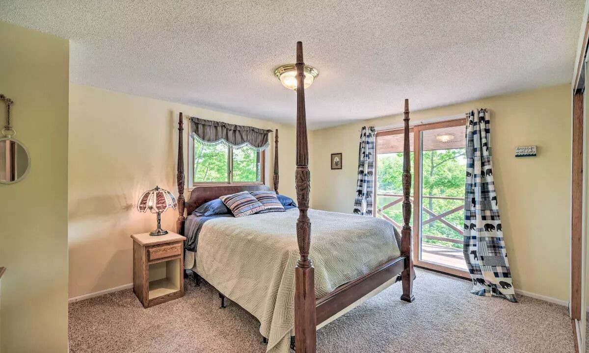 Photo of Bedroom in Comstock