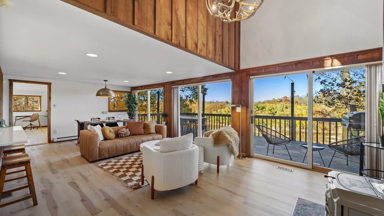 Photo of Livingroom in Clear Spring