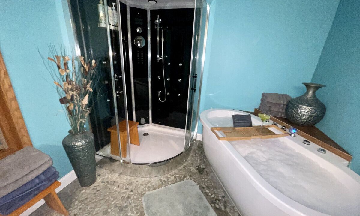Photo of Bathroom in Kendall