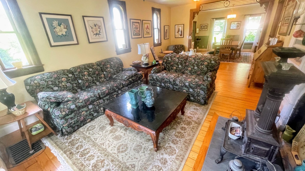 Photo of Livingroom in Housatonic