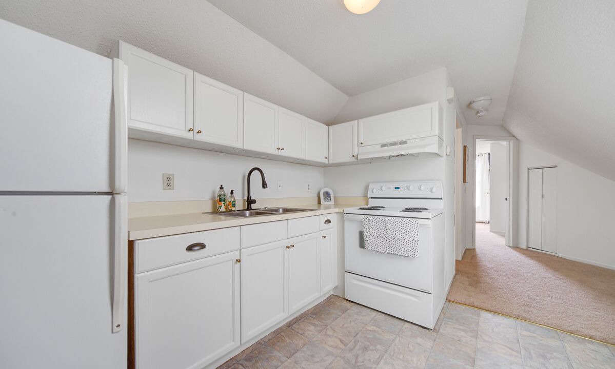 Photo of Kitchen in Summit - University