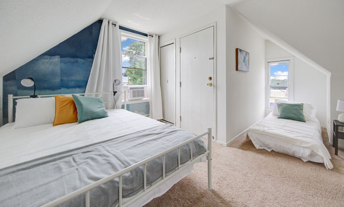 Photo of Bedroom in Summit - University