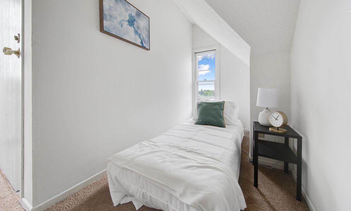 Photo of Bedroom in Summit - University
